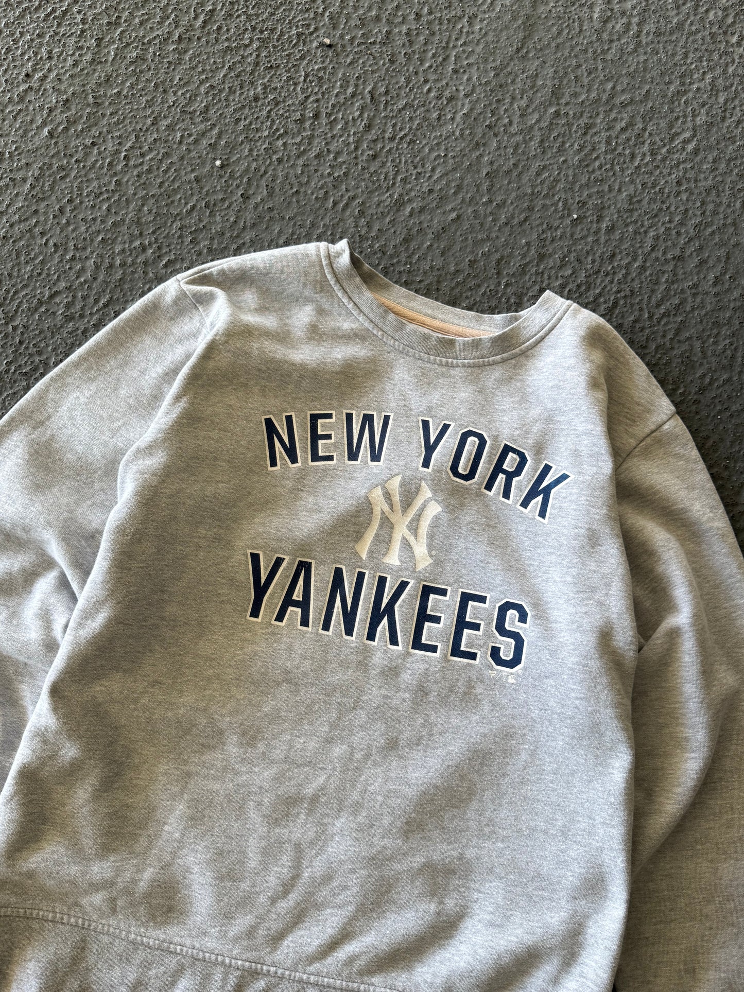 NY YANKEES CREWNECK - XL